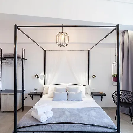 Luxury One Bedroom Aristophanes Apartment-3